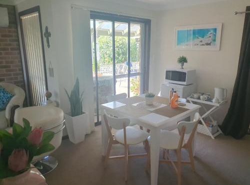 The Junction Estate COOL CALM COZY A Home N Host Property