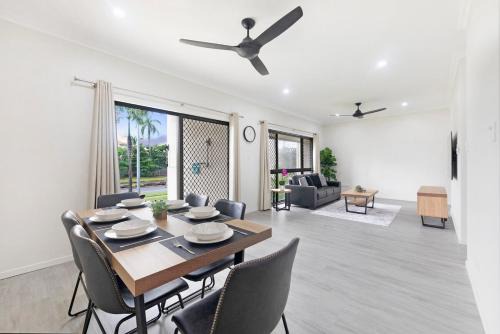 Zen Coastal Hideaway 2BR Modern - Hospital - Beach