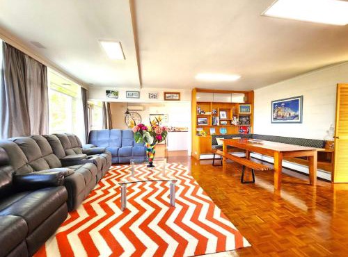 Southland Guesthouse Quad Room 3 with Free Parking