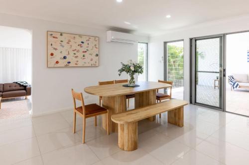 Le Palmier - coastal charm minutes from the beach