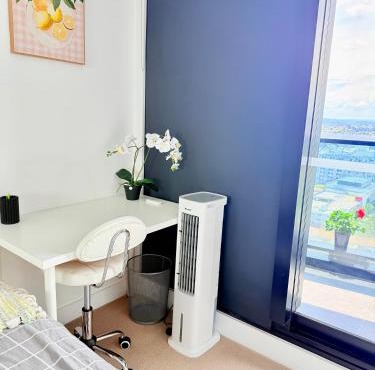 Private Room and bathroom in Shared Apartment with Host