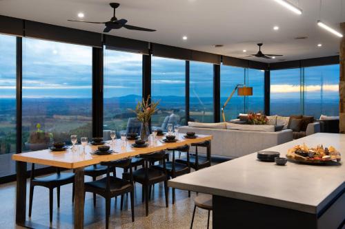 Sky High- iconic ridge-top retreat