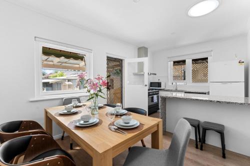 COZY 3BR home near Adelaide CBD