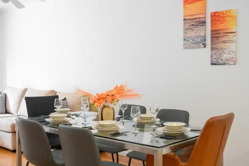 Redfern 2Br Near CBD Shopping Center with Pool & Gym