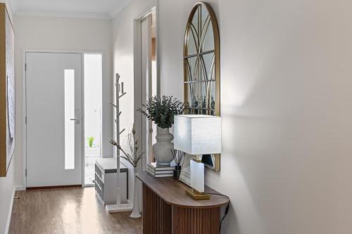 Serenity Escape - Designer Luxury Retreat with Private Sauna