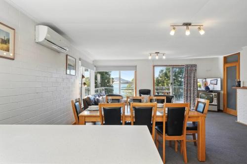 Coningham Beach House - 3 Bedrooms