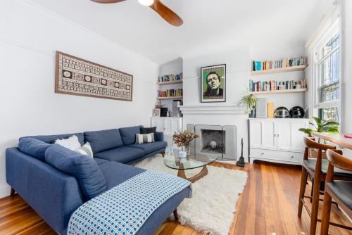 Dorje's place - 1 Bedroom plus Study Potts Point Apartment