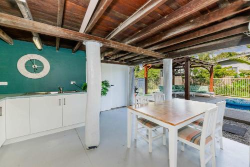 Private Pool Retreat 3BR 2BA Townsville Pet-Friendly