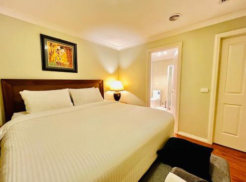 An Ensuite Comfort in Sydenham