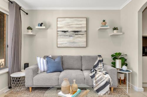 Coastal Comfort with a Pool opposite Henley Beach