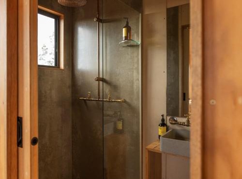 Off-Grid Cabin Tucked into Nature - Pet Friendly - Mahli