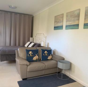 Entire Studio Guesthouse in East Lindfield