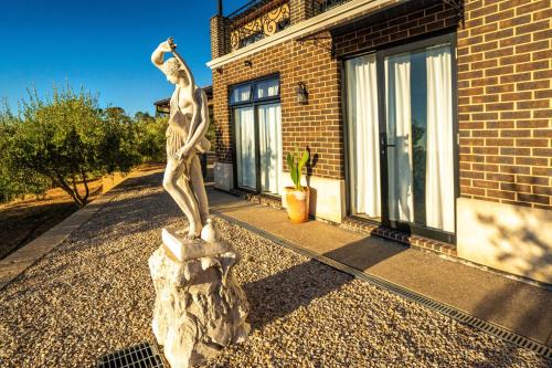 LIAPIS ESTATE Rostrevor Adelaide