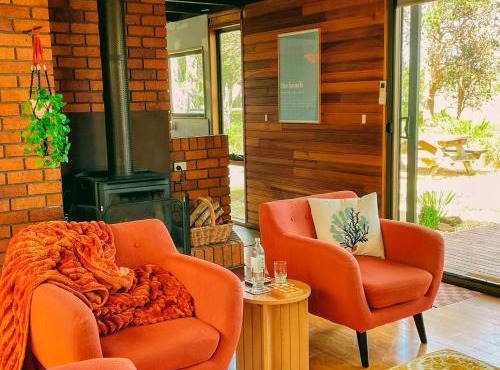 Sunset Beach Villa - Beach front home situated on the Huon River - Sleeps 8