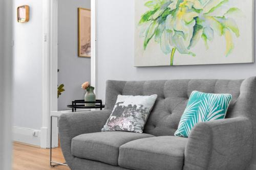 Stylish Three Bedroom Unit Close to CBD
