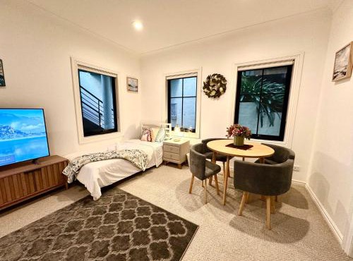 MetaWise Luxe 6 Bed Ocean View Family Home in Seaforth
