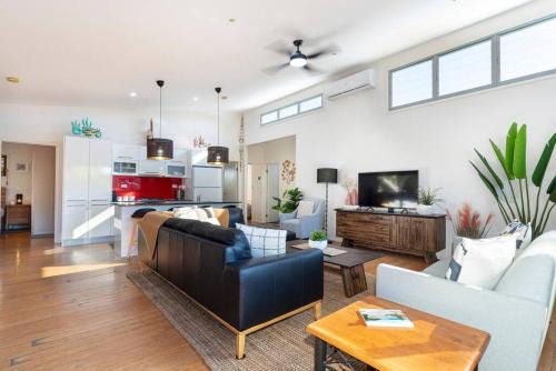 Delightful Dicky Beach Holiday House