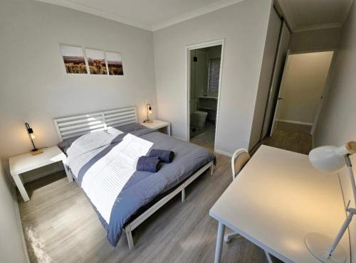 Executive Entire House-Walk to Curtin Uinversity-3x2 up for 4 People