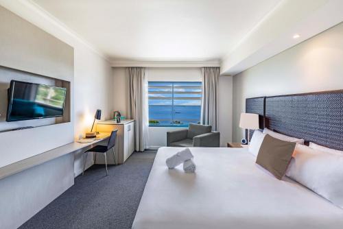 Resort Style King Pad with Sparkling Sea Views