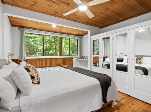 Creekside Rainforest Retreat