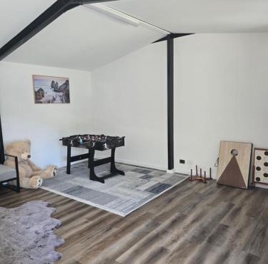 Savvanah Farmstay family friendly home with stunning views and spa