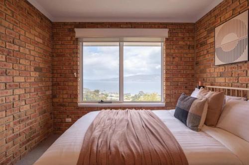 House on the Hillside with City Views Sleeps 12