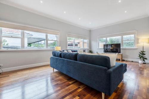 VAQUAY El Karnak In Brunswick West