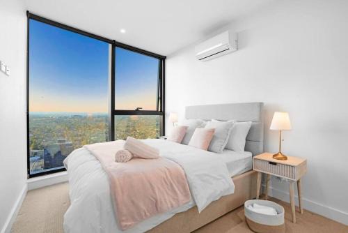 Highrise Skyline Spectacular View Luxury 2B2B1C