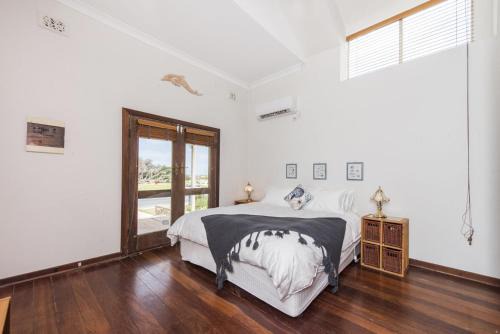 Docs Cottage - Ocean Views