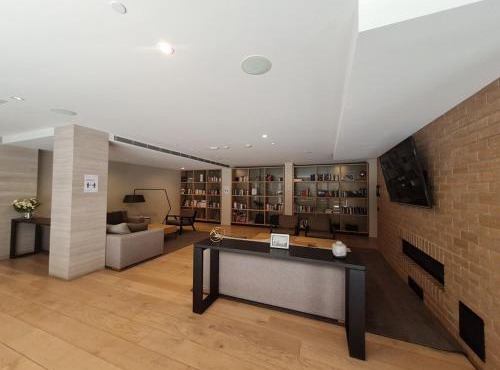 Brand new 2BR2BA Caulfield parkbalcony poolgym