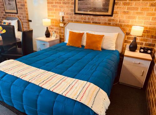 Town and Country Motor Inn