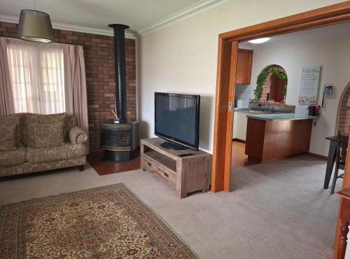 PAK House Central - Spacious 4 Bedroom New Listing!