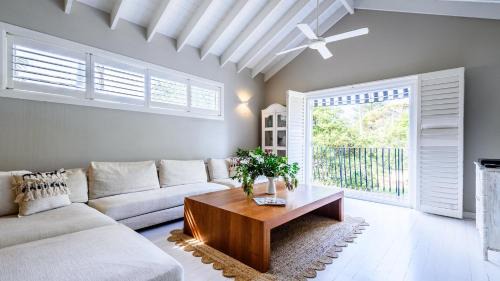 Stones Throw To Stunning North Avoca Beach