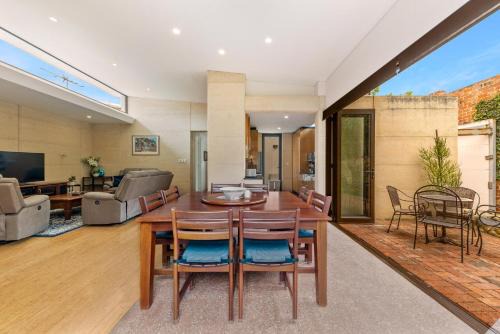 King Charming Cottage - Walk to the River