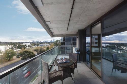 Lakeside Lookout - Modern Living with Majestic Views