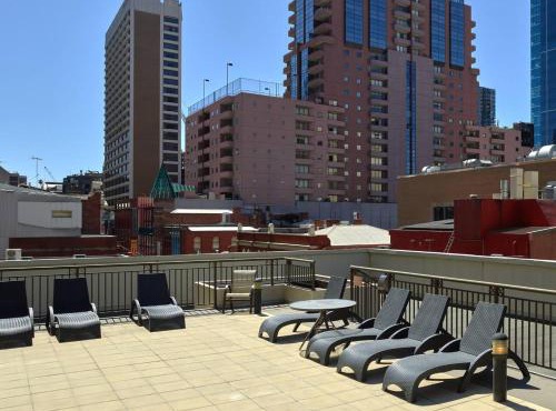 Spacious Inner-city Stay with King Bed and Balcony