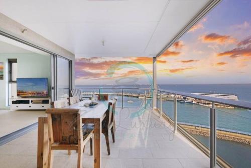 ZEN POINT PENTHOUSE 3-BR Executive W/front Retreat