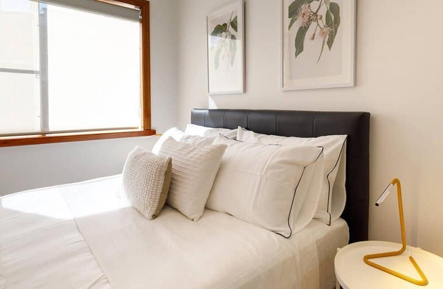 Bdrm Apt Annandale Courtyard 